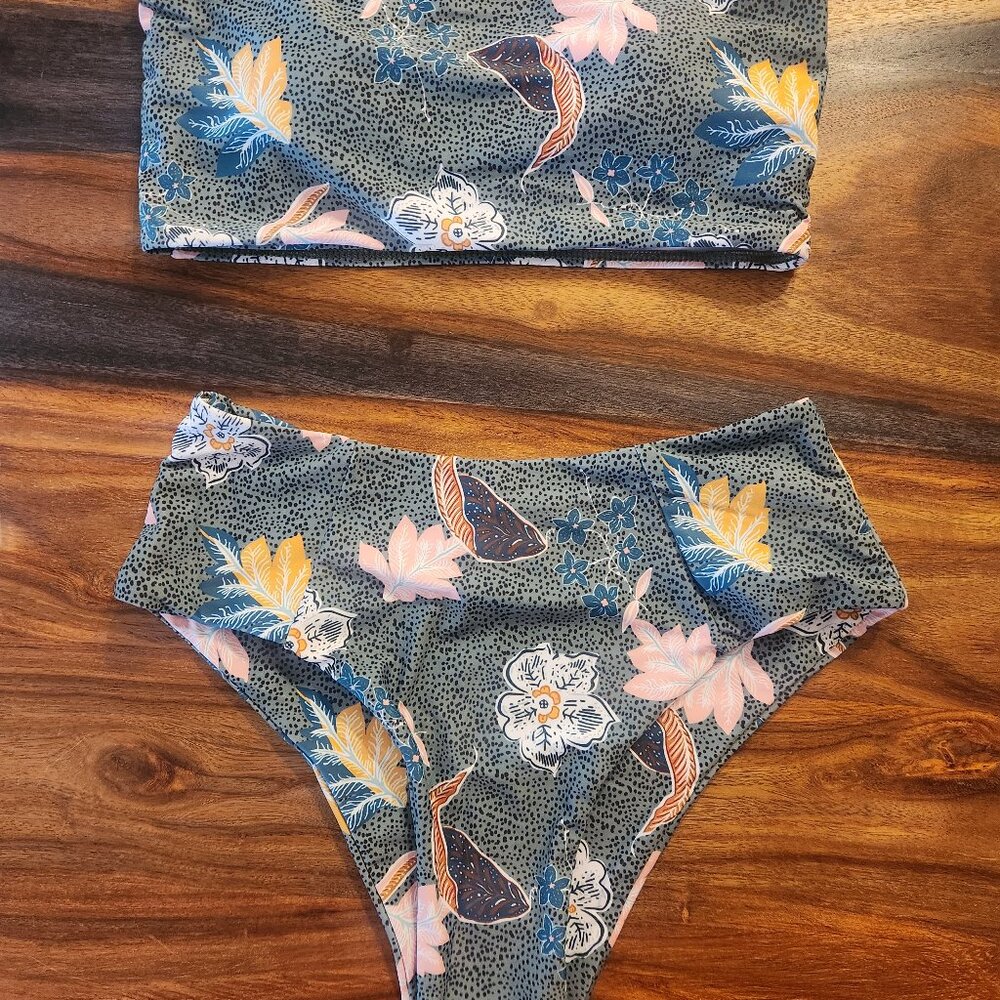Womens floral 2 piece bikini small - New
